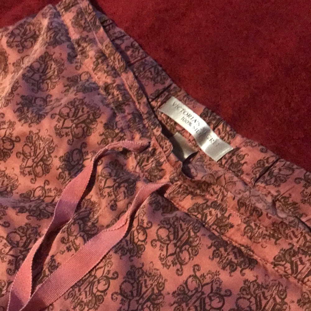 Rare Victoria’s Secret 100% Silk Sleep Shorts 🎀💗